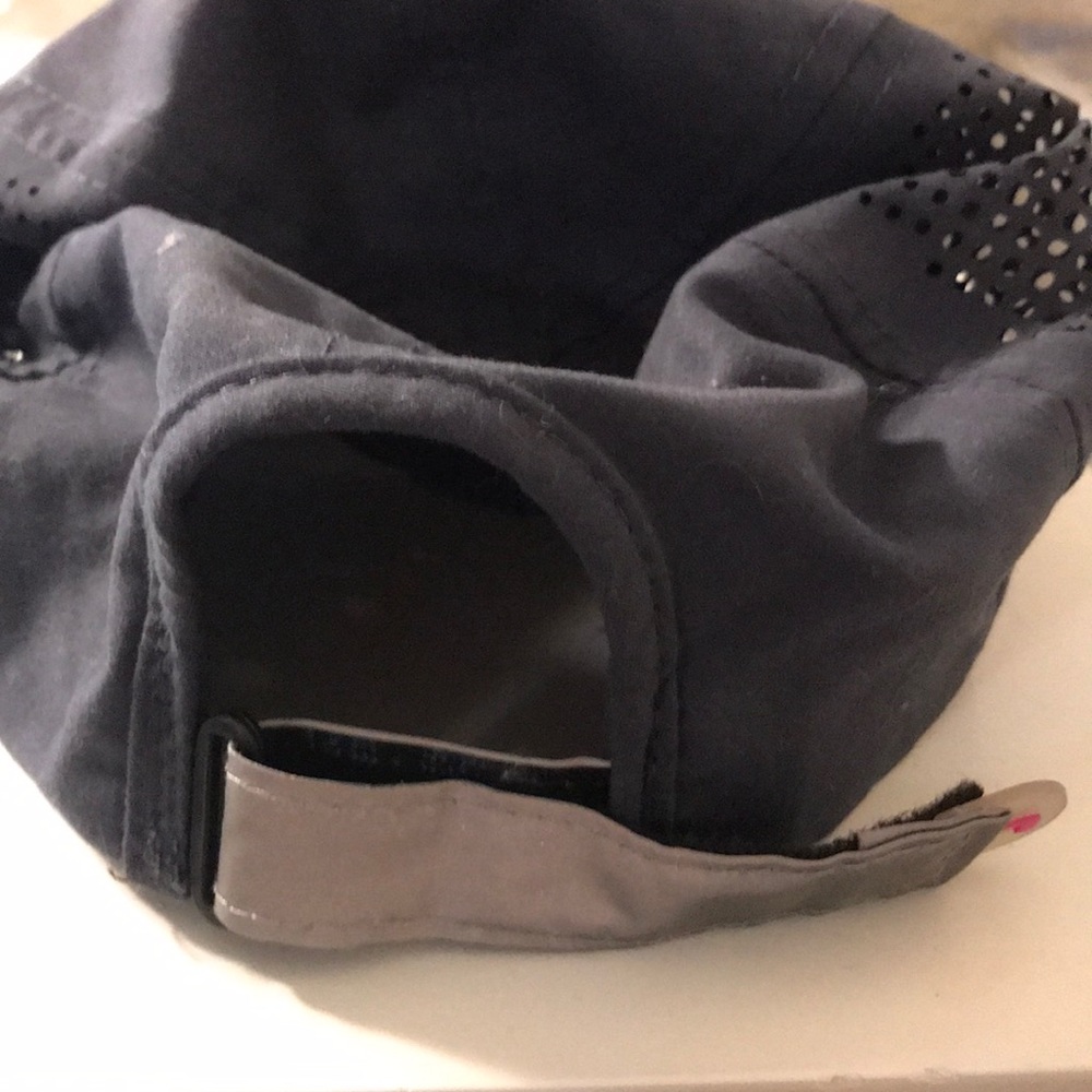 Workout hat - Picture 2 of 3